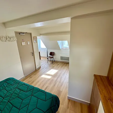 Zora Otel *