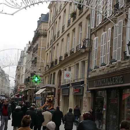 Zora París