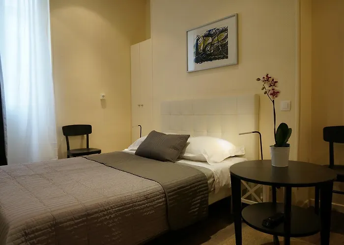 Zora Hotel *